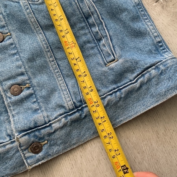 Levi’s‎ Denim Medium Wash Full Button Up Jacket Size Small Distressed - Picture 6 of 12